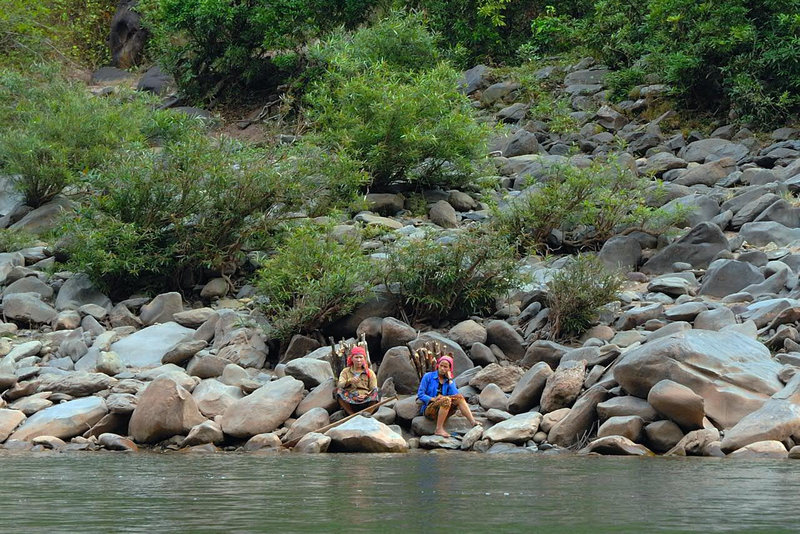 Women wait for a river ride on Nam Ou