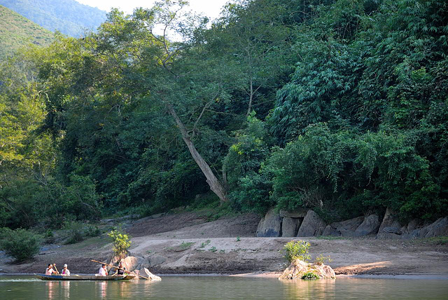 Traffic scene on the Nam Ou river