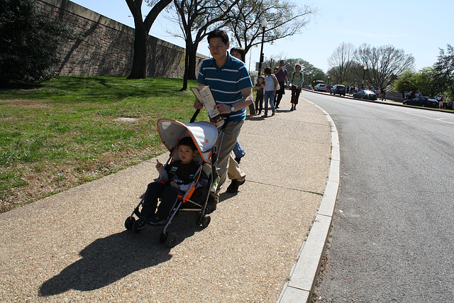 05.CherryBlossomFestival.TidalBasin.SW.WDC.1April2010