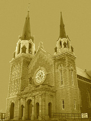 Église de Hawksbury /  Hawksbury's church . Ontario. CANADA.  19 mars 2010 - Sepia