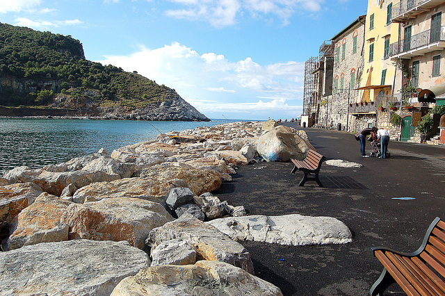 ŝtonkovrita bordo en Portovenere - steinbedecktes Ufer in Portovenere ŝtonkovrita bordo en Portovenere - steinbedecktes Ufer in Portovenere