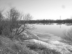 Glace fondante au printemps renaissant /   Springtime melting ice eyesight - Dans ma ville /  In my hometown - 16 mars 2010 / N & B