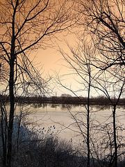 Glace fondante au printemps renaissant /   Springtime melting ice eyesight - Dans ma ville /  In my hometown.  16 mars 2010 - Inversion RVB