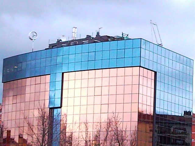 Pamplona: edificio de oficinas.