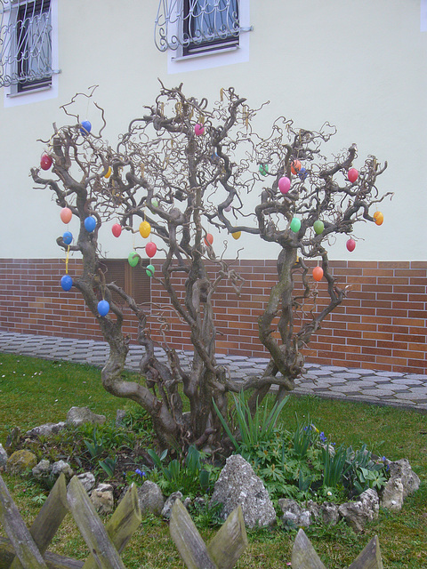 österlicher Gartenschmuck