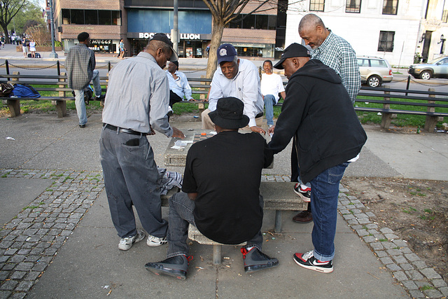 09.EasterSunday.Chess.DupontCircle.WDC.4April2010