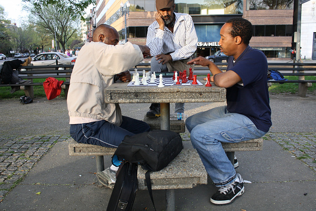 11.EasterSunday.Chess.DupontCircle.WDC.4April2010