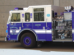 Portland fire dept engine /  Maine USA -  October 11th 2009-  Inversion RVB