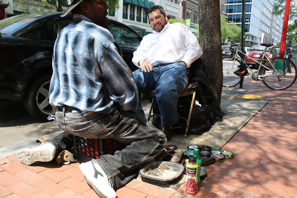 10.ShoeShiner.Chinatown.7H.NW.WDC.16April2010