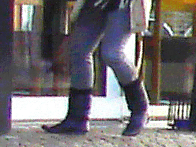 Expresso house Lady in flat boots / La Dame Expresso en bottes à talons plats - Ängelholm  / Suède- Sweden - 23 octobre 2008  - Oil painting /  Peinture à l'huile photofiltrée