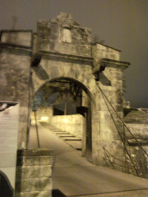 Pamplona: portal de Francia