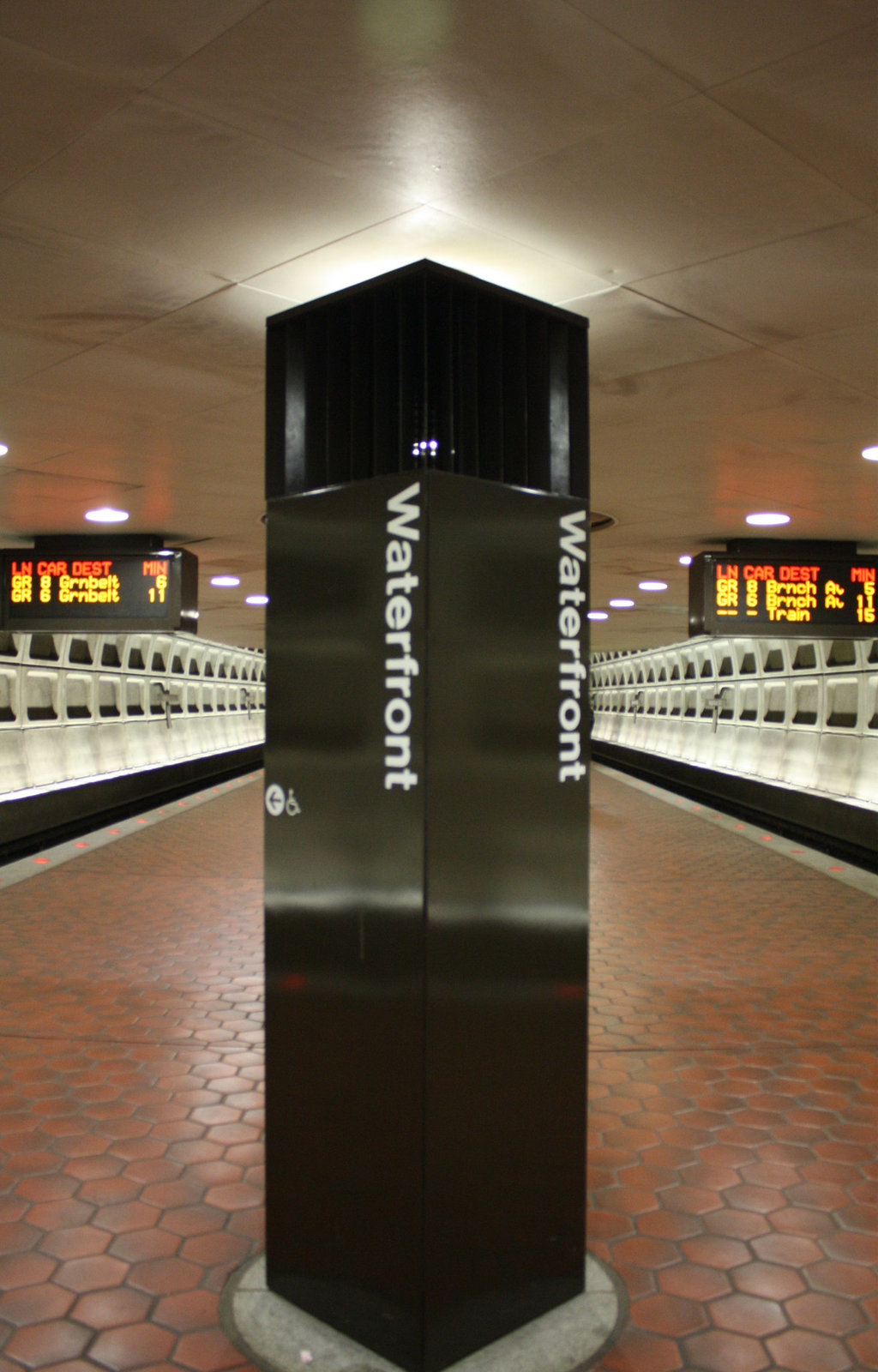 02.SnowBlizzard.WMATA.WaterfrontSEU.WDC.5February2010