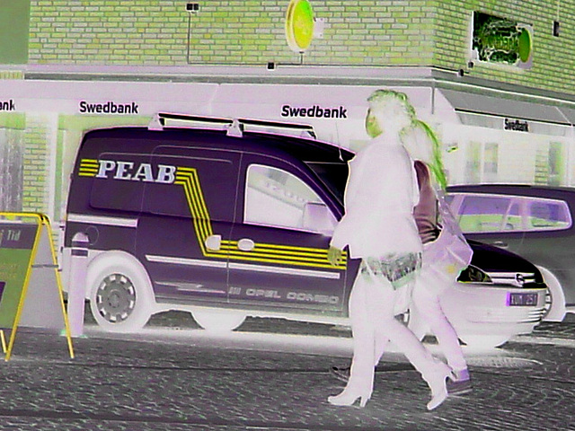 Peab Opel combo in white sneakers and high-heeled boots /  Duo Peab - Baskets et bottes à talons hauts - Ängelholm /    Suède - Sweden.  23 octobre- Négatif RVB