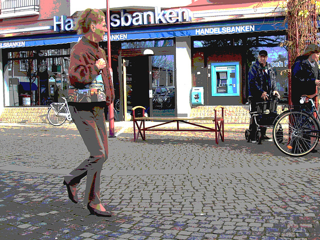 Handlesbanken ultra mature Lady in sexy rowboat shoes /  Jolie Dame d'âge mur en chaussures sexy à petits talons - Ängelholm  / Suède - Sweden.  23 octobre 2008- Postérisation