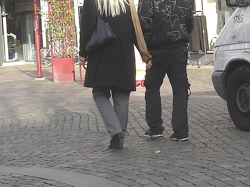 Klädcity typical Swedish blond Lady in chunky hammer heeled Boots /  Blonde typique de la Suède en bottes à talons trapus - Ängelholm / Suède - Sweden.  23 octobre 2008