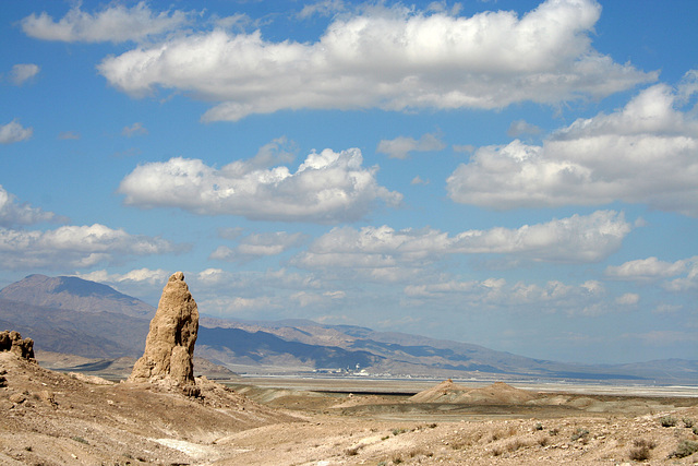 Trona Pinnacles & Trona (4299)