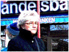 Handlesbanken Swedish gray haired mature Lady with glasses / La Dame Handlesbanken aux cheveux gris avec lunettes- Ängelholm /  Suède - Sweden - 23-10-2008 - Peinture à l'huile et pointillisme postérisé