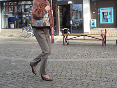 Handlesbanken ultra mature Lady in sexy rowboat shoes /  Jolie Dame d'âge mur en chaussures sexy à petits talons - Ängelholm  / Suède - Sweden.  23 octobre 2008