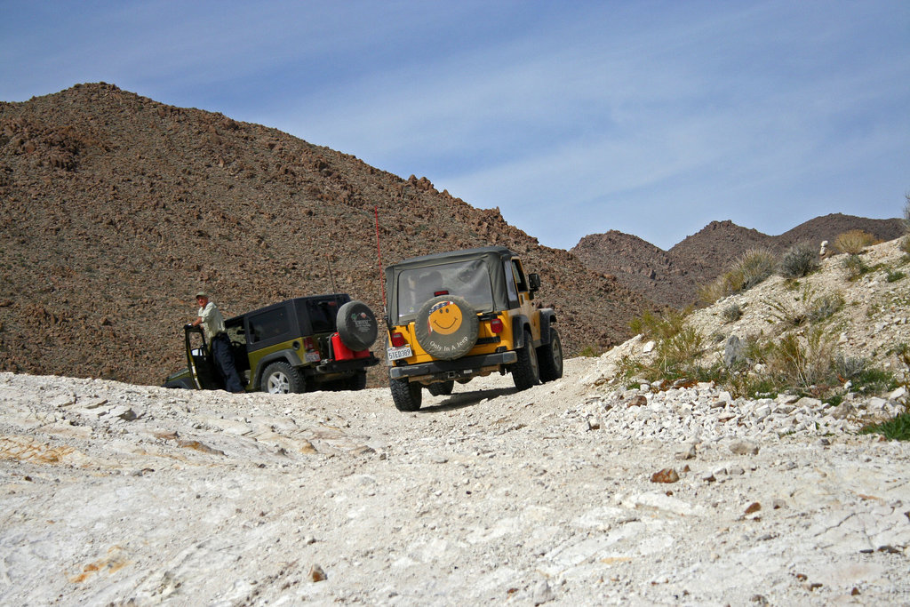 Approaching Mengel Pass (4951)