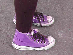Suédoise marginale en espadrilles /  Dropout outfit Lady in sneakers - Ängelholm / Suède - Sweden.  23 octobre 2008. - Inversion RVB