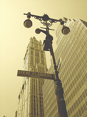 Steve Flanders square /  New-York city - Juillet 2008 - Sepia