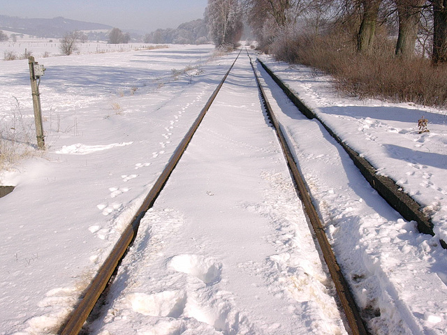 Gleis im Schnee