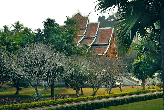 Haw Pha Bang and the garden of the National Museum