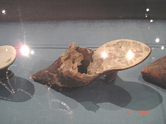 Mules anciennes /  Ancient mules - Bata shoe museum - Toronto, CANADA.  3 juillet 2007