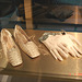 Pale gloves & shoes outfit / Bata Shoe Museum- Toronto, Canada.  3 juillet 2007