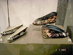 Flat artwork footwears  / Bata Shoe Museum- Toronto, Canada.  3 juillet 2007