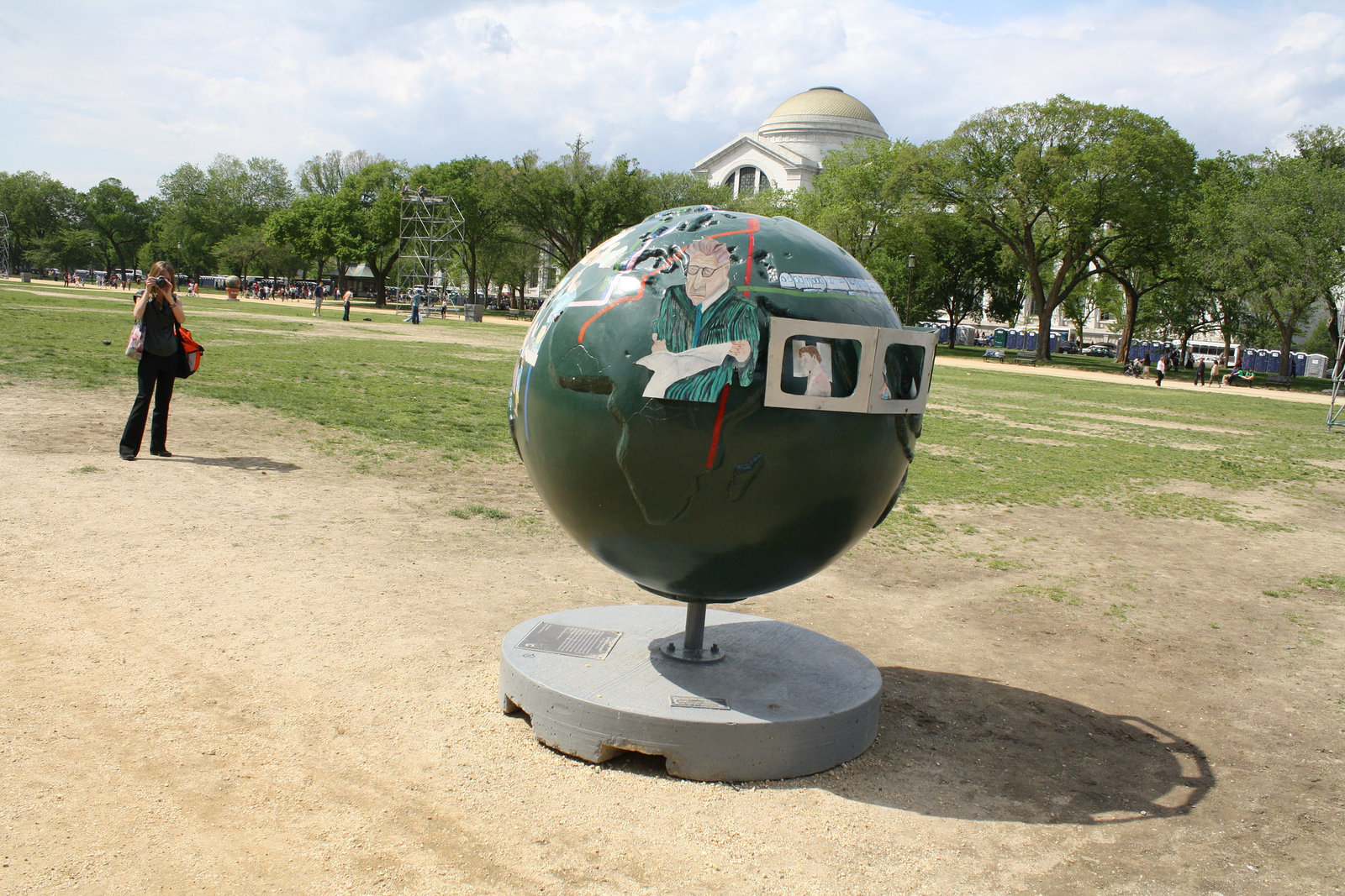 01.CoolGlobes.EarthDay.NationalMall.WDC.22April2010