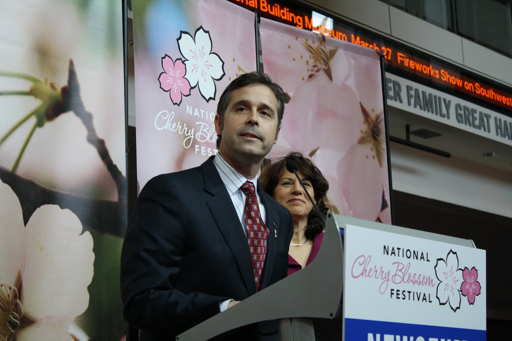 Loretan.Mayhew.NCBF.KickOff.Press.Newseum.WDC.4March2010