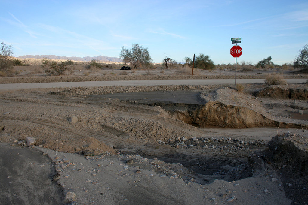 Painted Canyon Road & Box Canyon Road (3822)