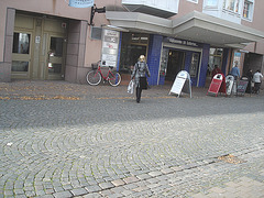 Blonde Salongema en bottes à talons hauts/ November Salongerna blond Lady in high-heeled Boots - Ängelholm /    Suède - Sweden.  23 octobre 2008