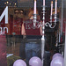 Candelabra eyesight /  Mauve balloons and readhead swedish Lady in jeans /  Assortiment de jeans et ballons mauves.