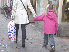 Maman MQ en bottes à talons hauts /  MQ Swedish Mom in high-heeled boots  /    Ängelholm / Suède - Sweden.  23 octobre 2008