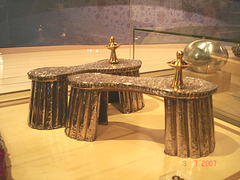 Eccentric golden lifted sandals for the former  ruling class /  Bata shoe museum - Toronto, Canada /  3 juillet 2007.