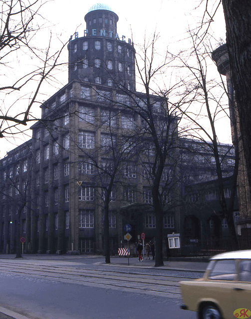 1984-03 .17 Dresdeno, Pentacon-fabriko