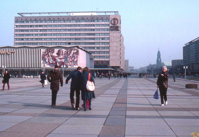 1984-03 .08 Dresdeno, Praga strato