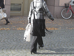 Blonde Salongema en bottes à talons hauts/ November Salongerna blond Lady in high-heeled Boots - Ängelholm /    Suède - Sweden.  23 octobre 2008