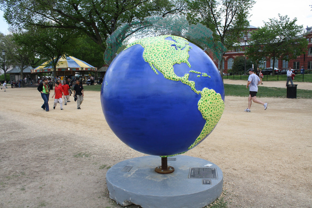 15.CoolGlobes.EarthDay.NationalMall.WDC.22April2010