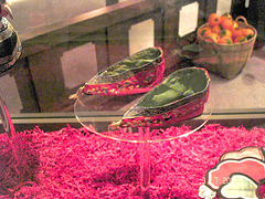 Soft small shoes /  Petits souliers mous /  Bata shoe museum / Toronto, Canada - 3 juillet 2007
