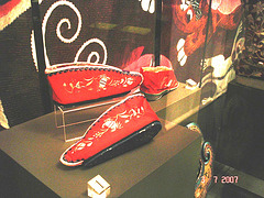 Small red shoes eyesight /  Bata shoe museum / Toronto, Canada - 3 juillet 2007
