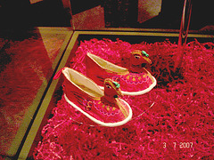 Red dragon head small shoes- Bata Shoe Museum- Toronto, Canada - 3 juillet 2007
