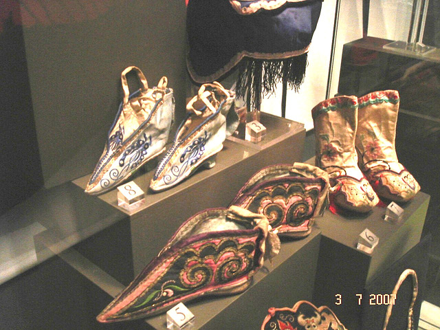 Podovision of a distant past- Bata Shoe Museum. Toronto, Canada - 3 juillet 2007