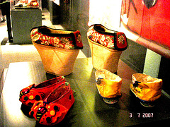 Platform slippers and small  footwrears- Bata Shoe Museum /  Toronto, Canada - 3 juillet 2007