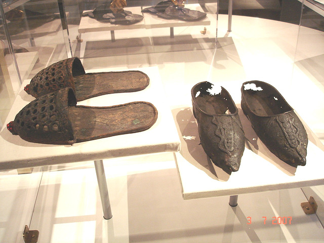 Once upon a time a very long time ago.....Bata Shoe Museum /  Toronto, Canada - 3 juillet 2007
