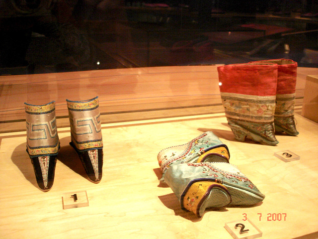 Nordic Inuit various footwears- Bata Shoe Museum. Toronto, Canada - 3 juillet 2007