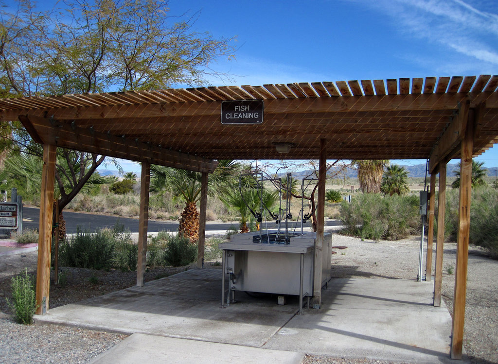 Salton Sea Visitors Center Fish CLeaning Area (0709)