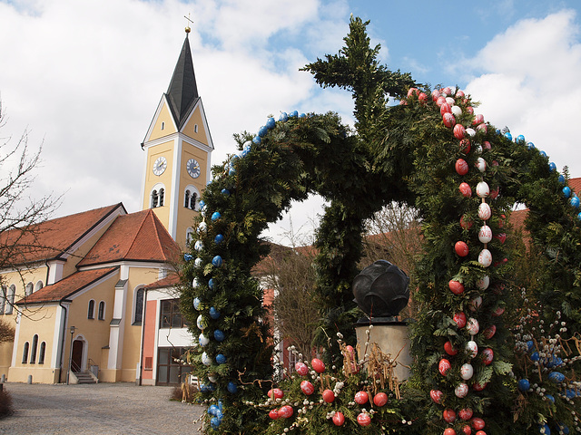 Osterbrunnen in Kareth